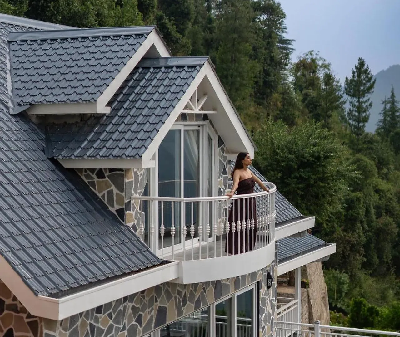 Stayvista At The Mohru Estate W Heated Pool Shimla